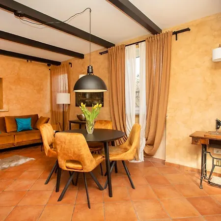 Romantic Sky With Pool And Garden Apartamento