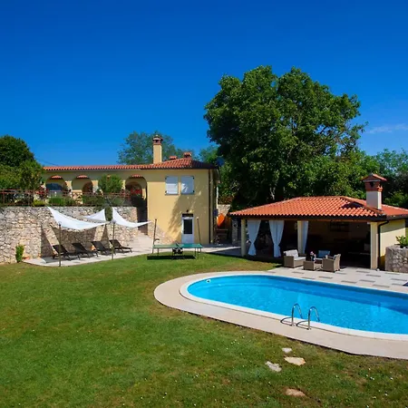 Romantic Sky With Pool And Garden Apartamento *