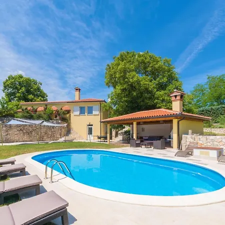Romantic Sky With Pool And Garden Апартаменты *