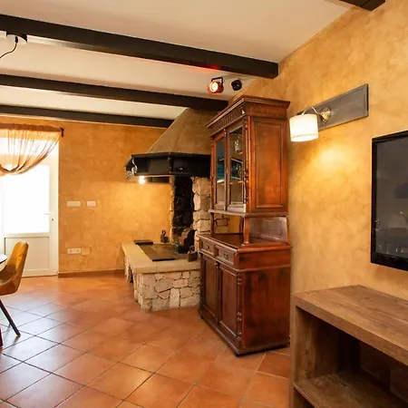Romantic Sky With Pool And Garden Апартаменты Nedescina