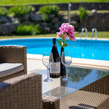 Апартаменты Romantic Sky With Pool And Garden